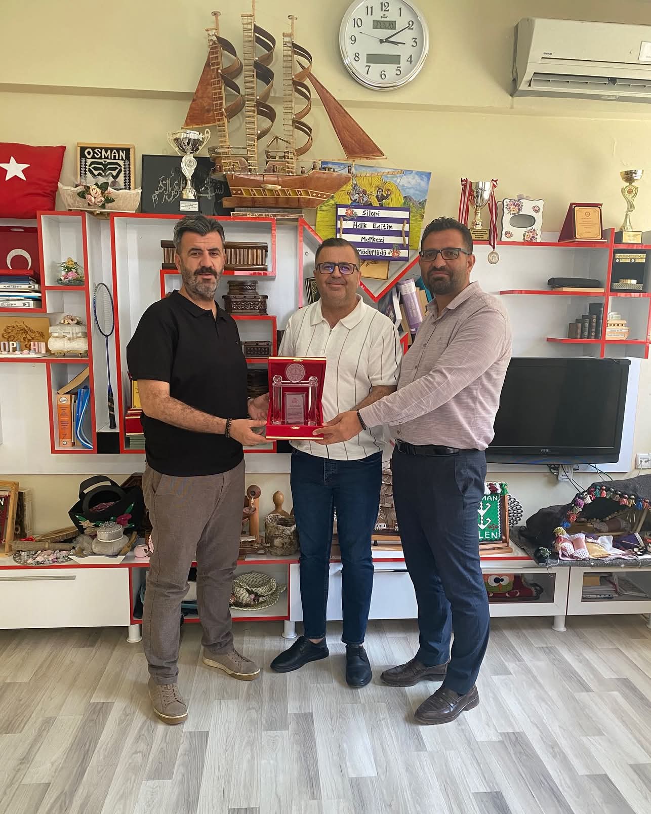 Silopi HEM’den Eğitime Katkı Sunanlara Teşekkür Plaketi