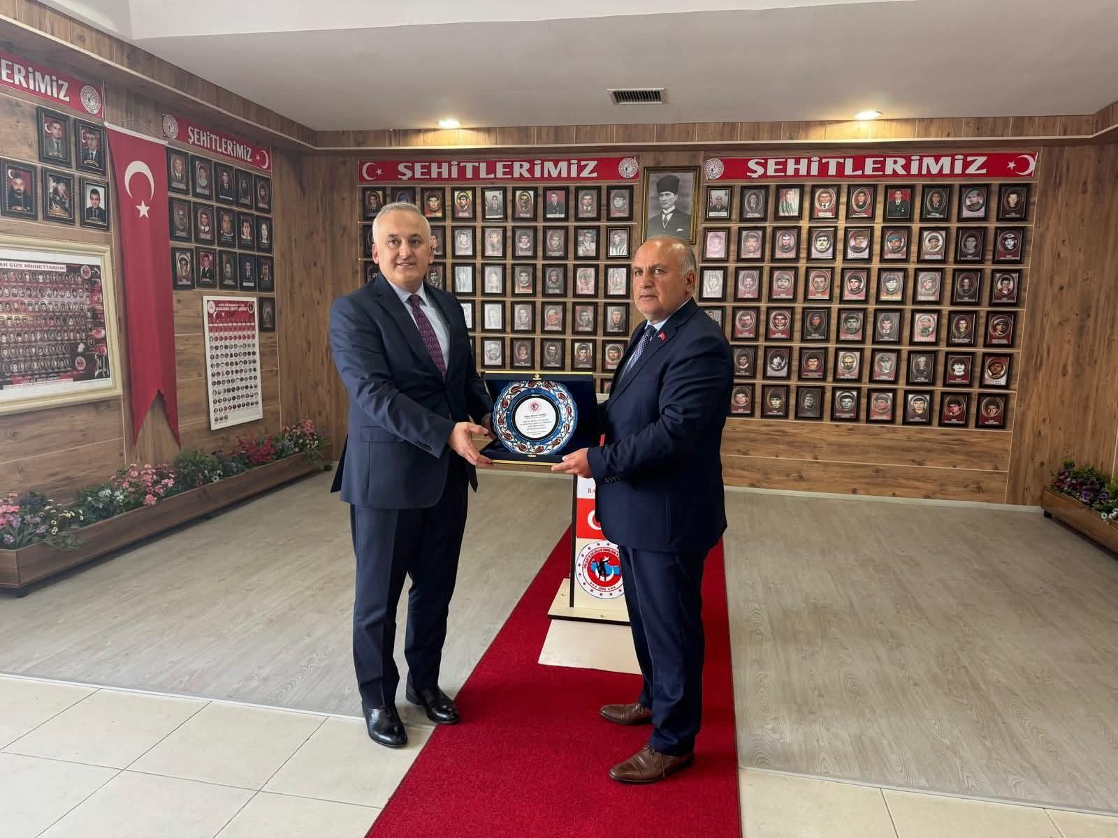Sivil Toplumla İlişkiler Genel Müdür Yardımcısı Ahmet Türköz, Kars Şehit ve Gaziler Derneği’ni ziyaret