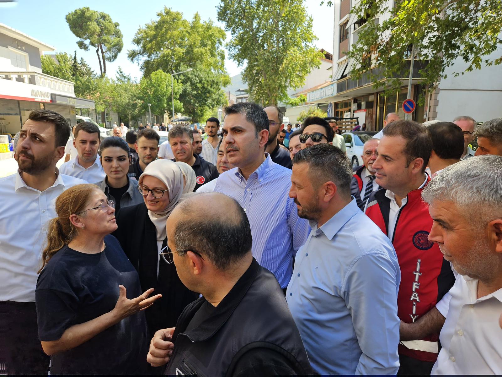 Sındırgı’da Depremin Üçüncü Gününde de Devlet Millet El Ele