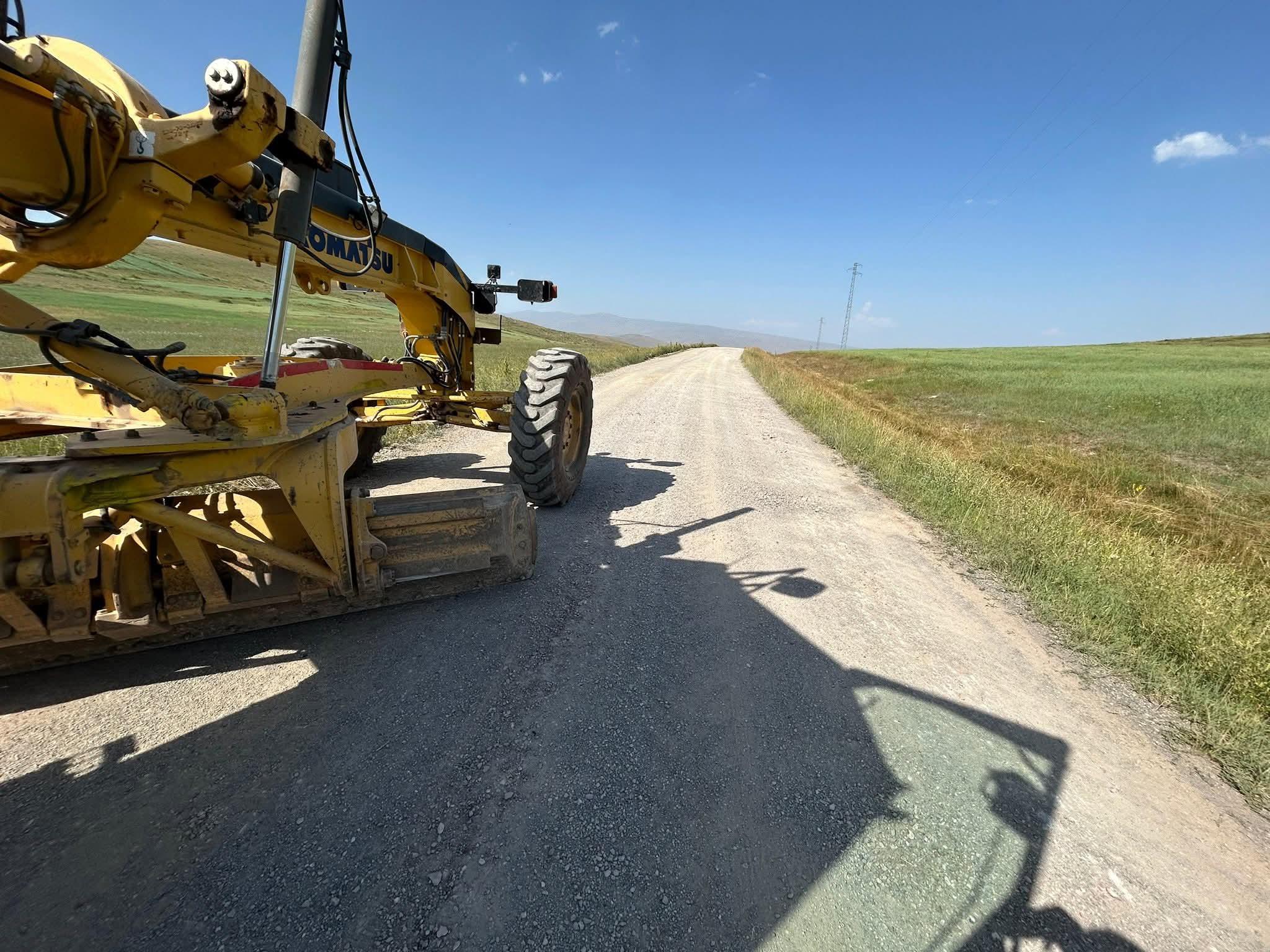 Susuz’da Köy Yollarında Ulaşım Rahatlıyor