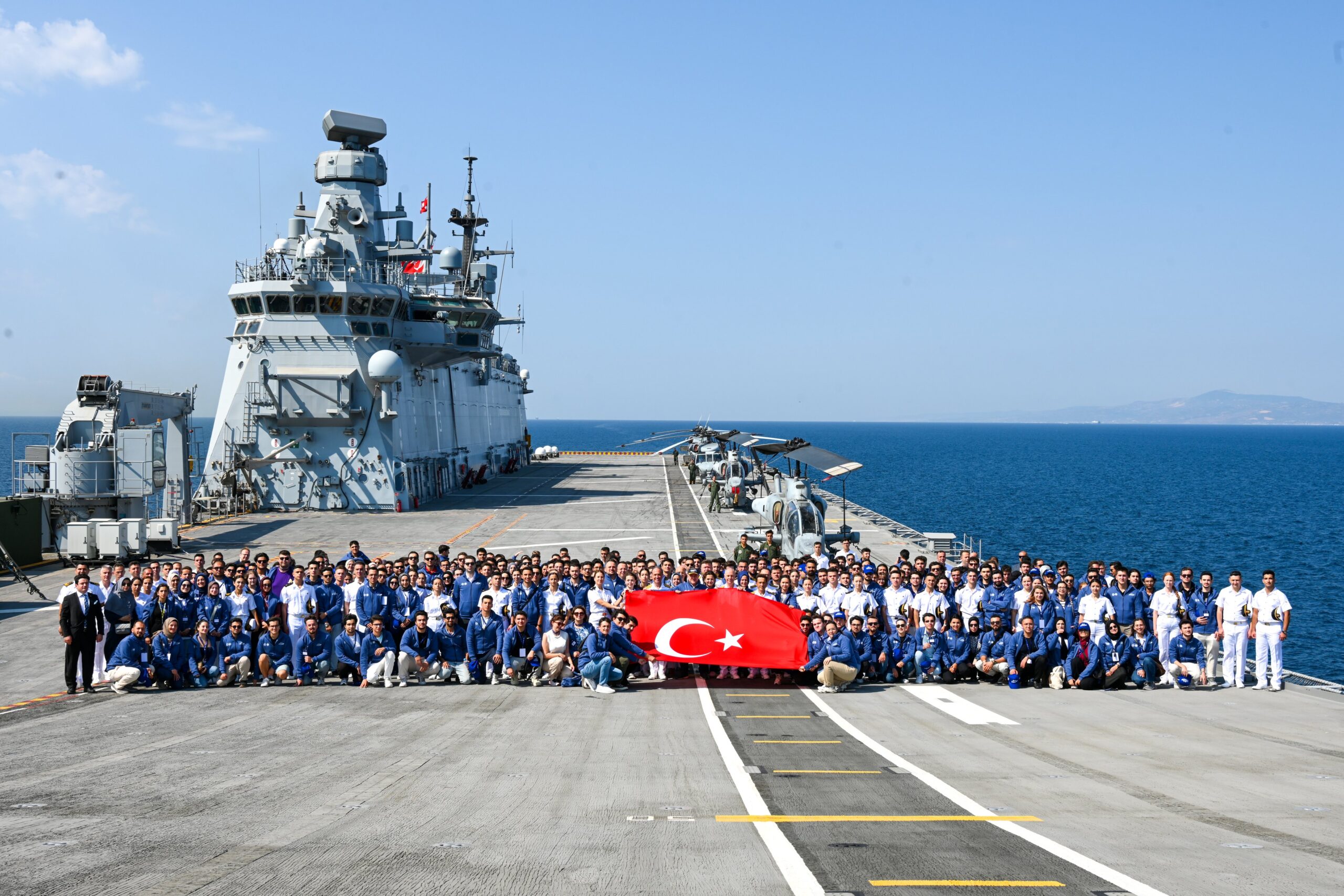 TCG Anadolu, ‘Mavi Vatan Boğaz Geçişi’ İçin Demir Aldı: 250 Öğrenci Katılıyor