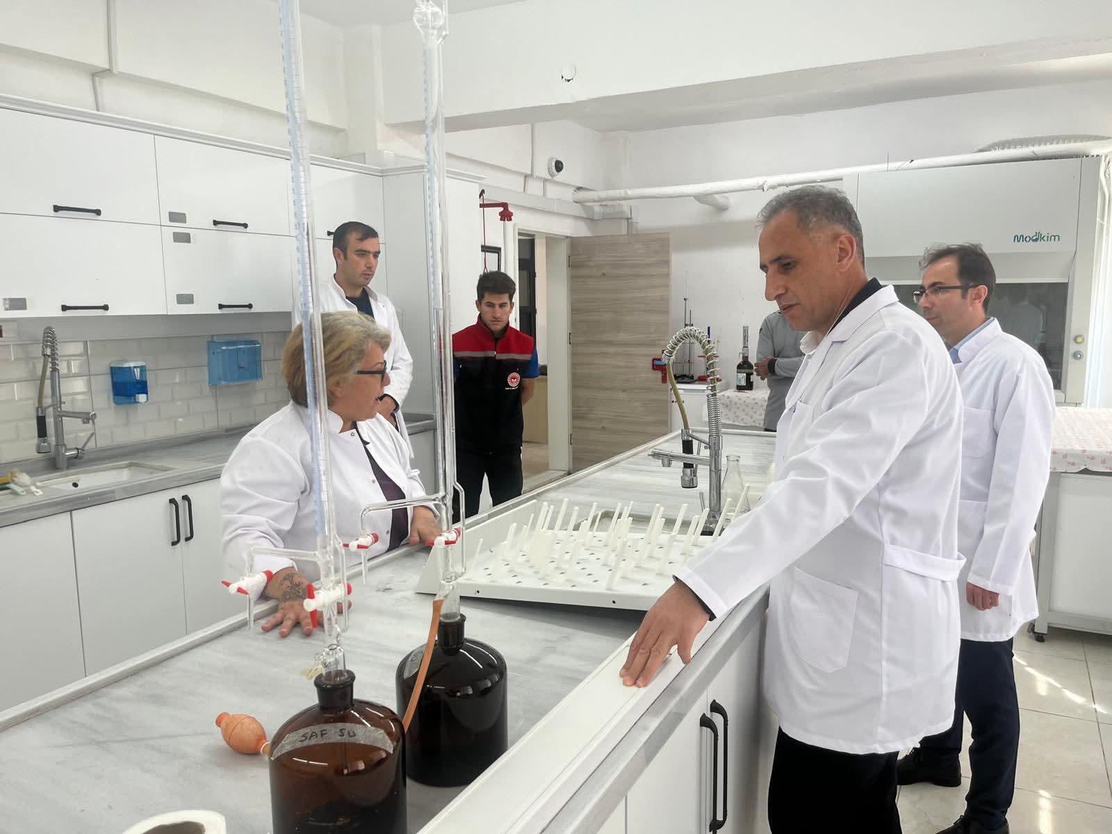 Toprak ve Sulama Suyu Analiz Laboratuvarı Üreticilere Bilimsel Destek Sunuyor