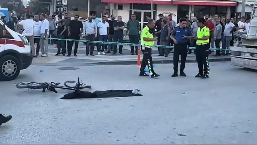 Tırın Çarptığı Bi̇si̇klet Sürücüsü Hayatını Kaybetti̇