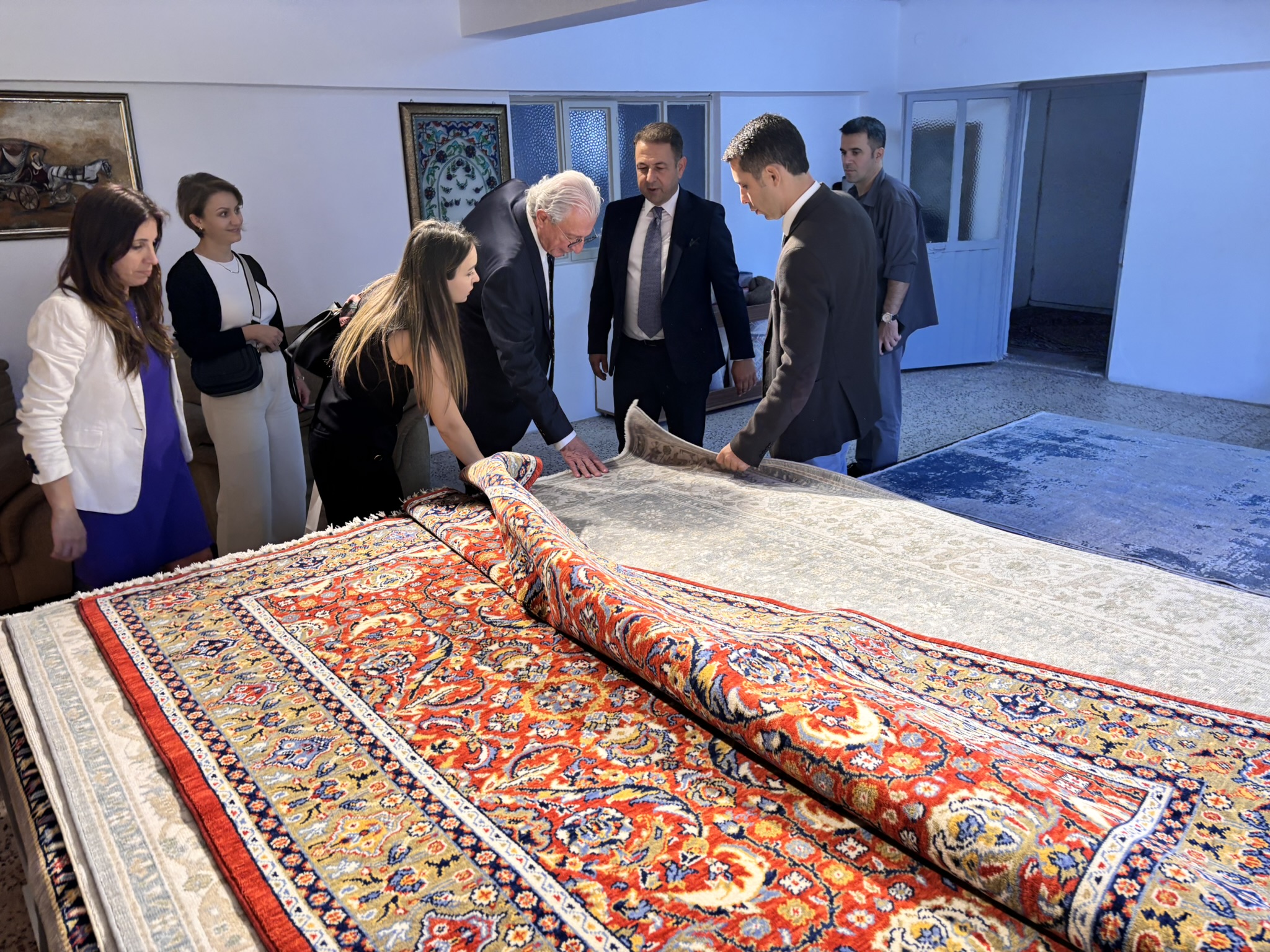 Türk Halıcıları İngiltere Pazarında Zirveyi Hedefliyor