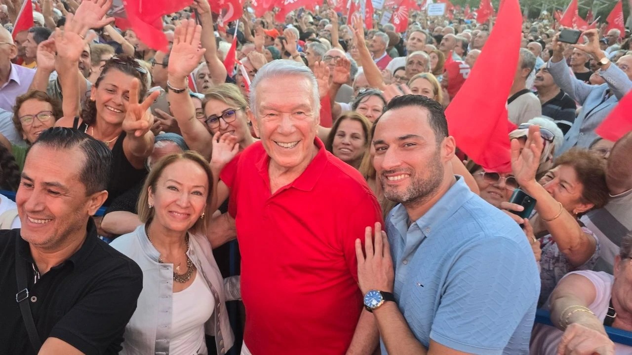 Uğur Dündar, Özgür Özel’in Aydın Mitingine Katıldı