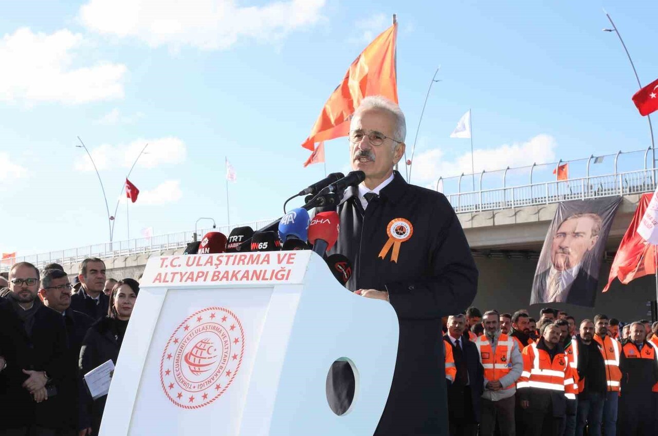 Ulaştırma Bakanı Abdulkadir Uraloğlu Van’da: Çevre Yolu’nun 1. ve 3. Etapları Hizmete Açıldı