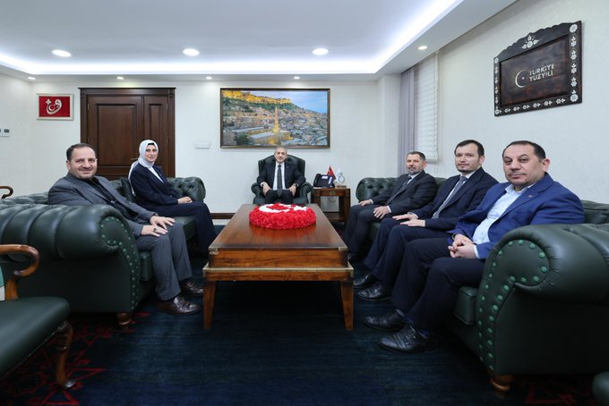 Umre Ziyaretinden Dönem Mardinli Hemşehrilerden Vali Akkoyun’a Teşekkür Ziyareti
