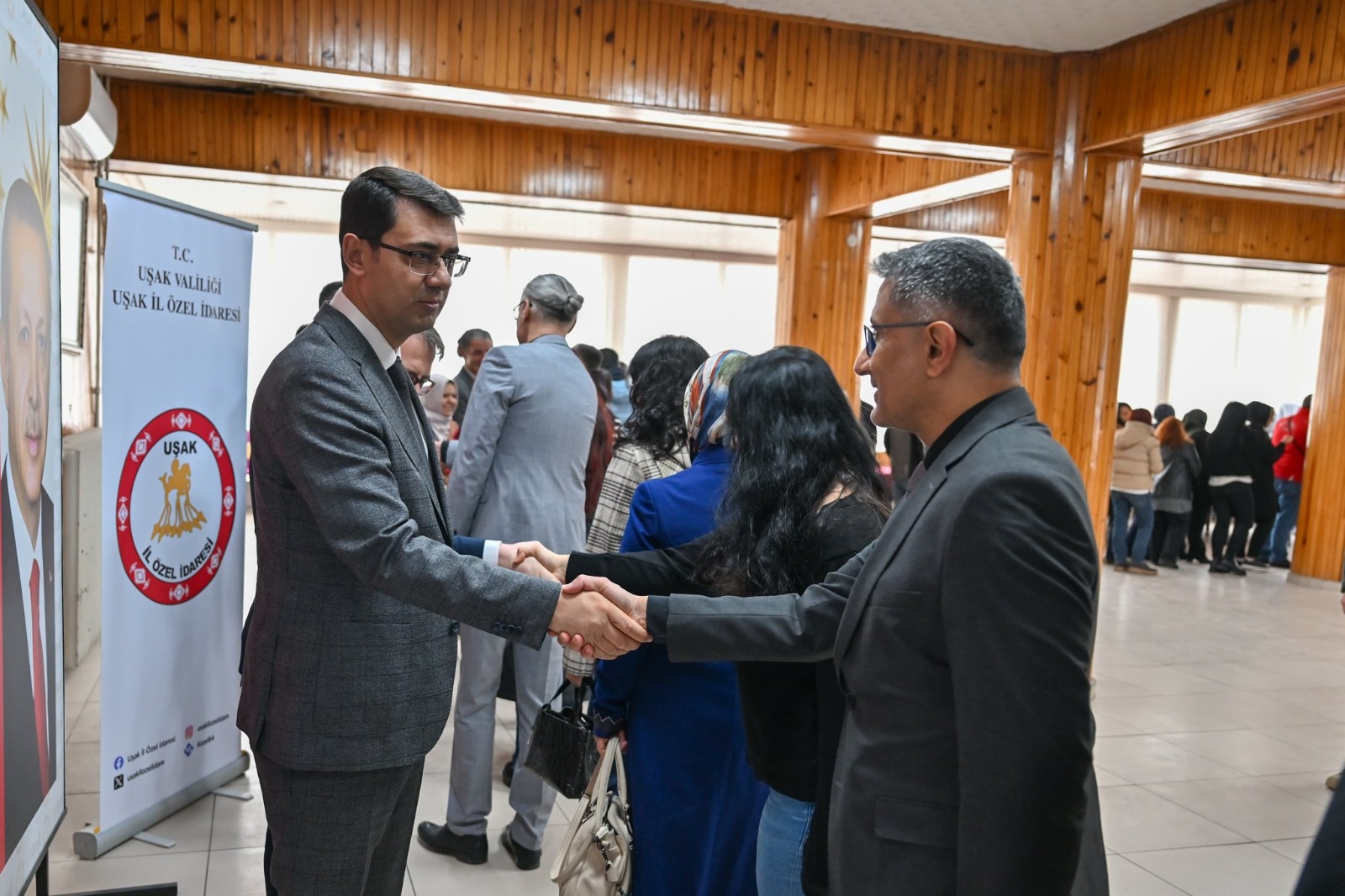 Uşak Valisi Serdar Kartal Personelle Bayramlaştı
