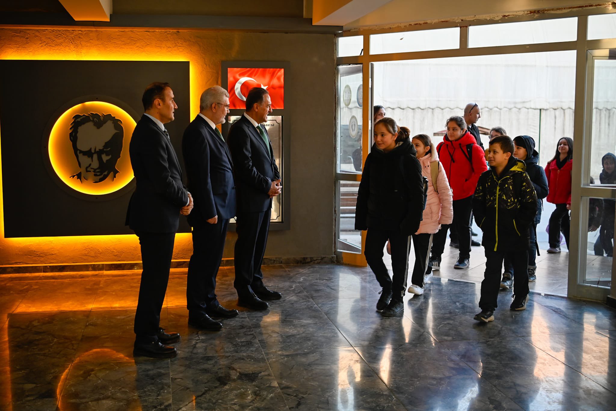 Vali Ahmet Hamdi Usta Öğrencilerle Buluştu