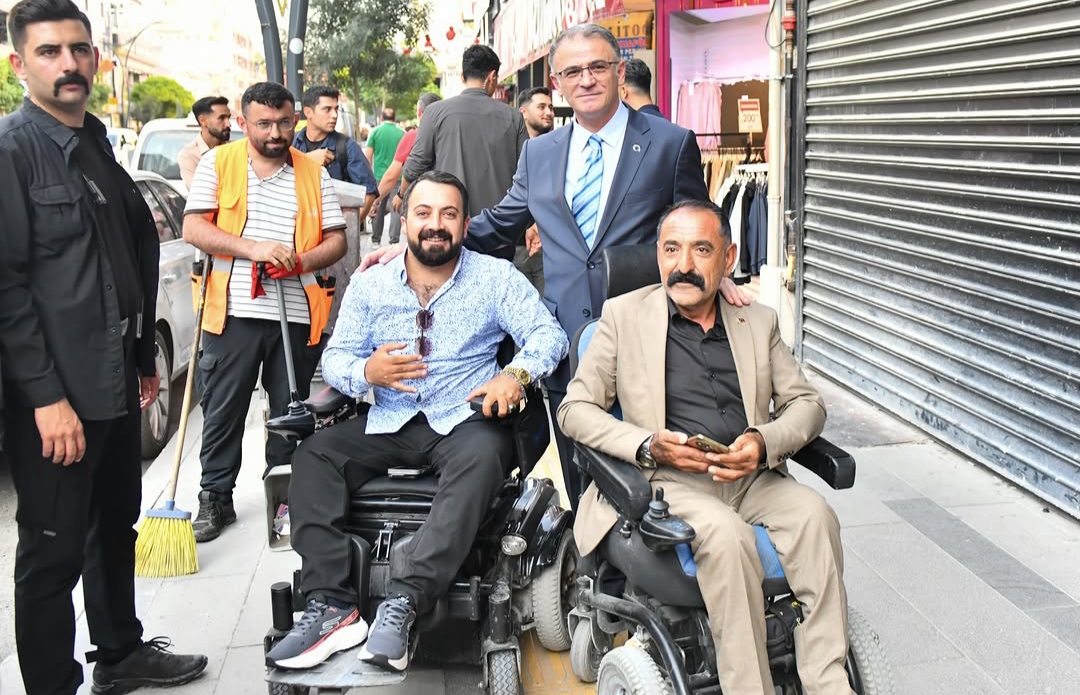 Vali Balcı Çarşıda Esnaf ve Vatandaşlarla Buluştu