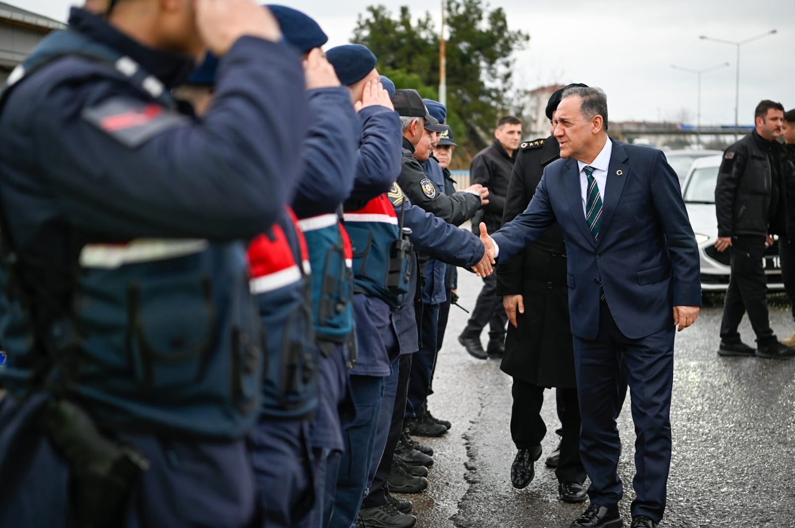 Vali Dr. Ahmet Hamdi Usta Bayram Mesaisindeki Personeli Ziyaret Etti