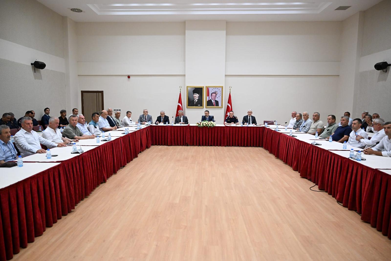 Vali İlhami Aktaş Muhtarlar İle Toplantı Yaptı