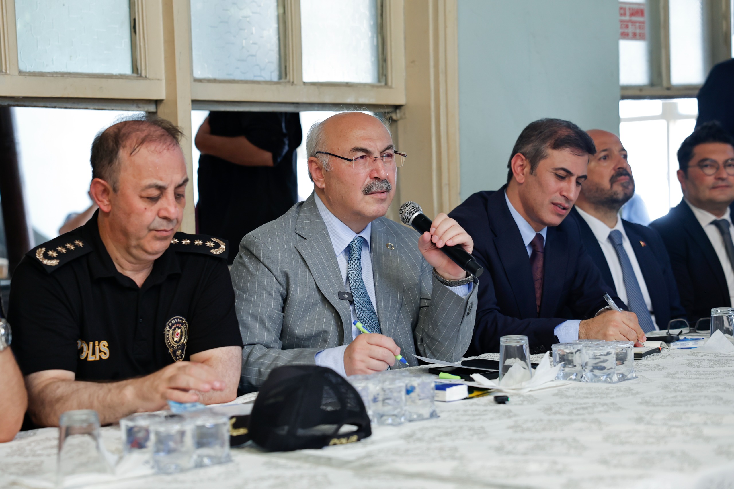 Vali Köşger, Anadolu Mahallesi’nde Esnaf ve Vatandaşlarla Buluştu