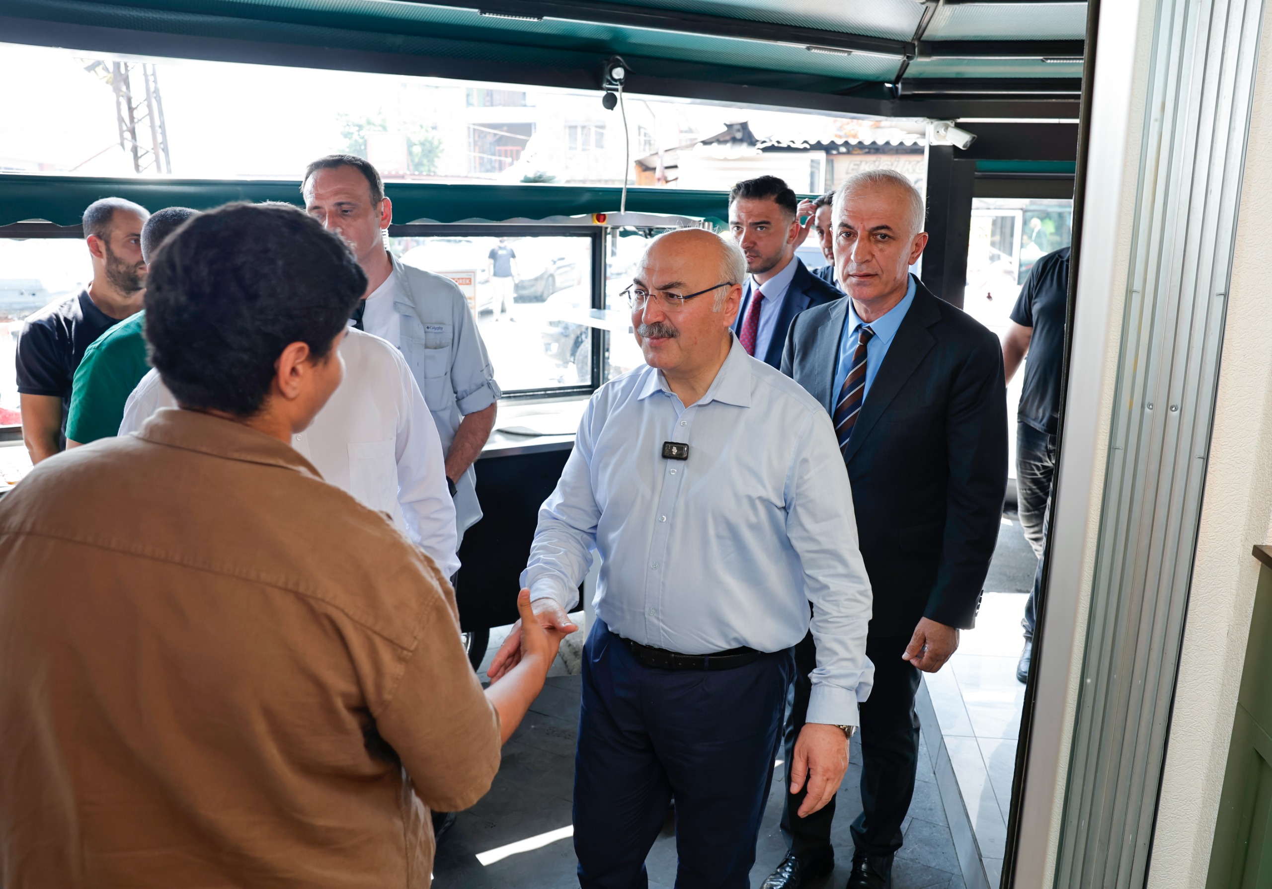 Vali Köşger Yüreğir’de Esnaf ve Vatandaşlarla Buluştu