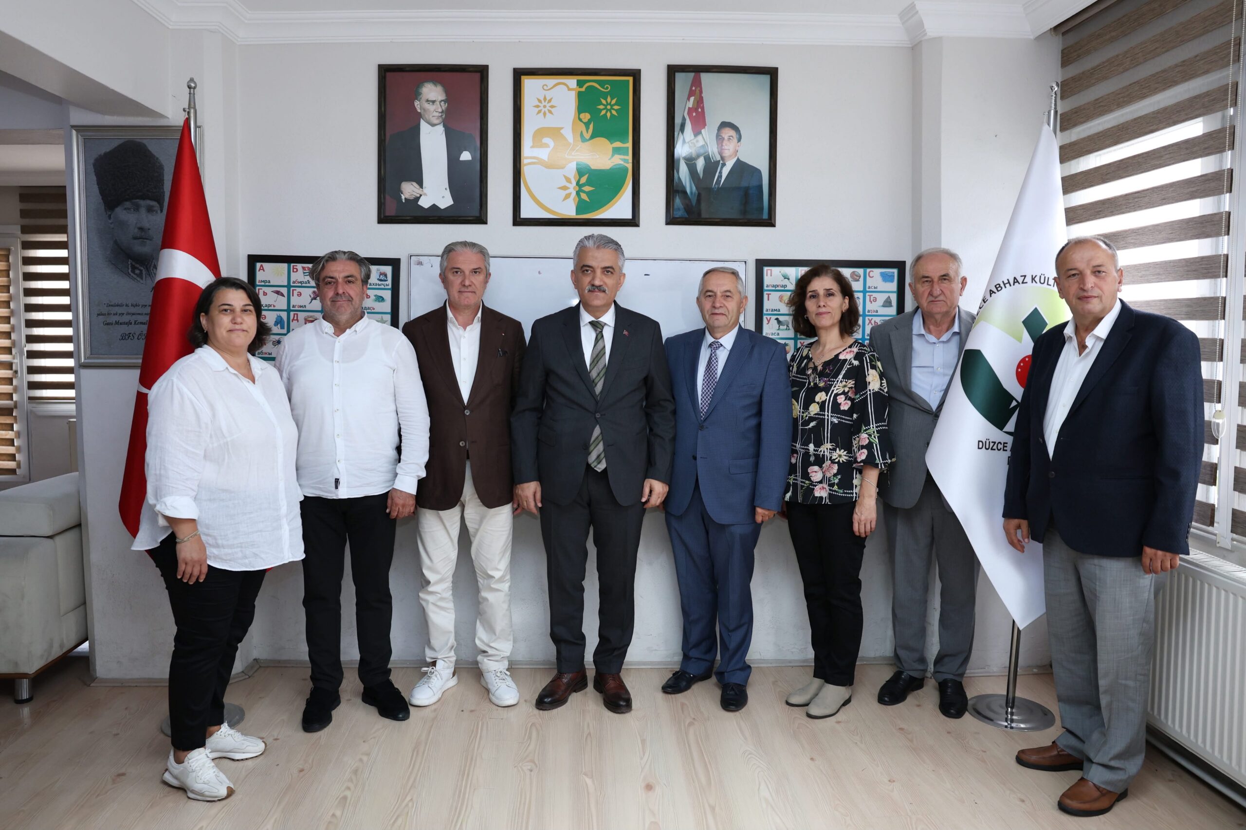 Vali Mehmet Makas Düzce Abhaz Kültür Derneğini Ziyaret Etti