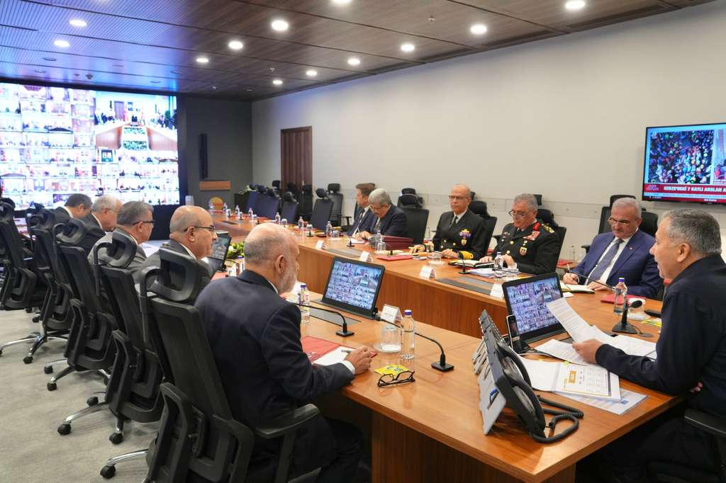 Vali Soytürk, İçişleri Bakanı Yerlikaya Başkanlığında Gerçekleştirilen VKS Toplantısına Katıldı
