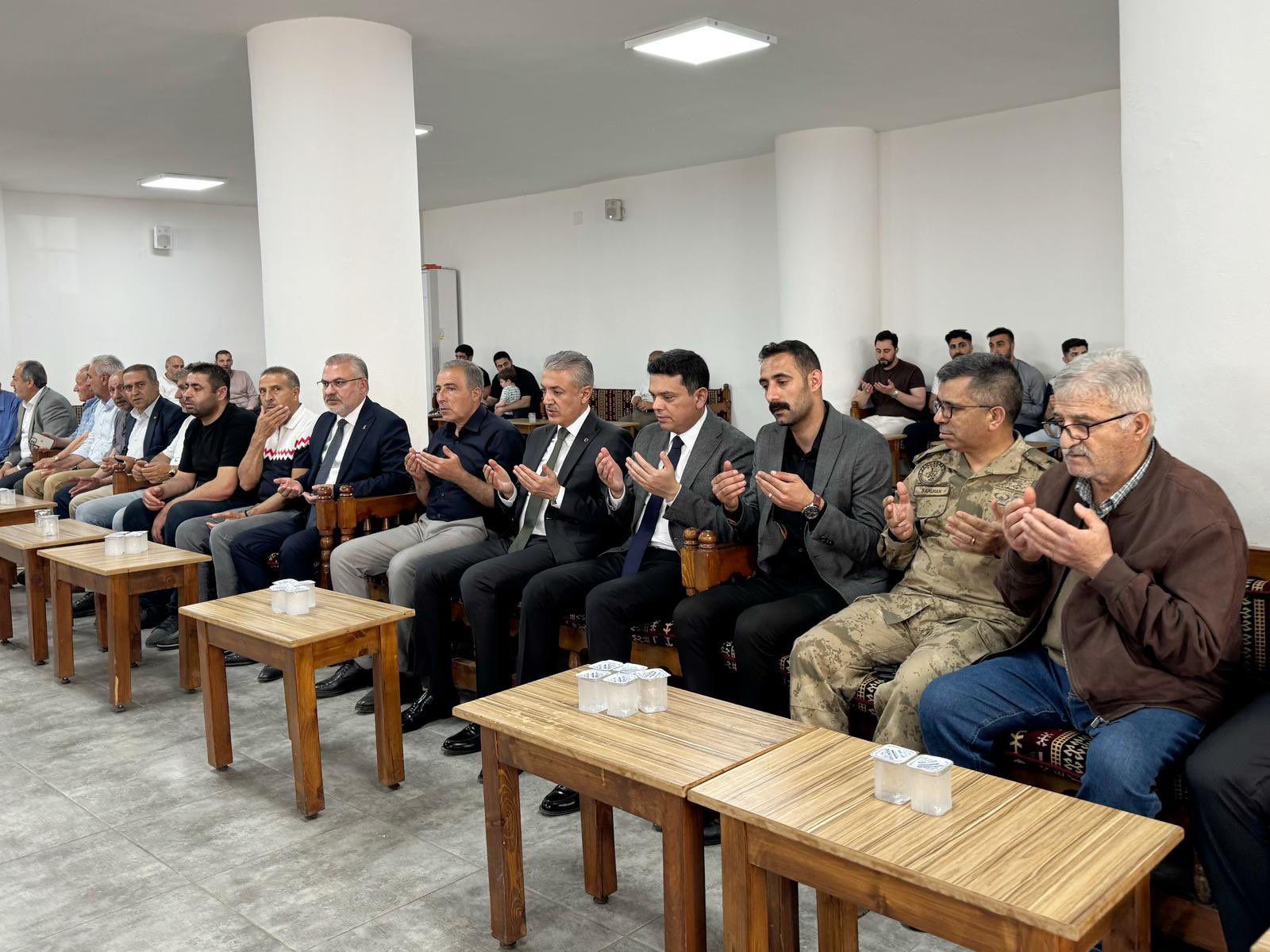 Vali Tuncay Akkoyun, Büyükşehir Belediyesi Fen İşleri Daire Başkanı Günenç’in Ailesine Taziye Ziyaretinde Bulundu