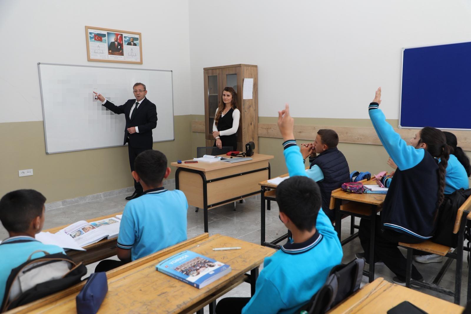 Vali Ziya Polat’tan 100. Yıl Cumhuriyet Ortaokulu’na Ziyaret