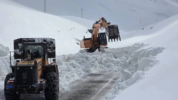 Van Bahçesaray yolu açılıyor
