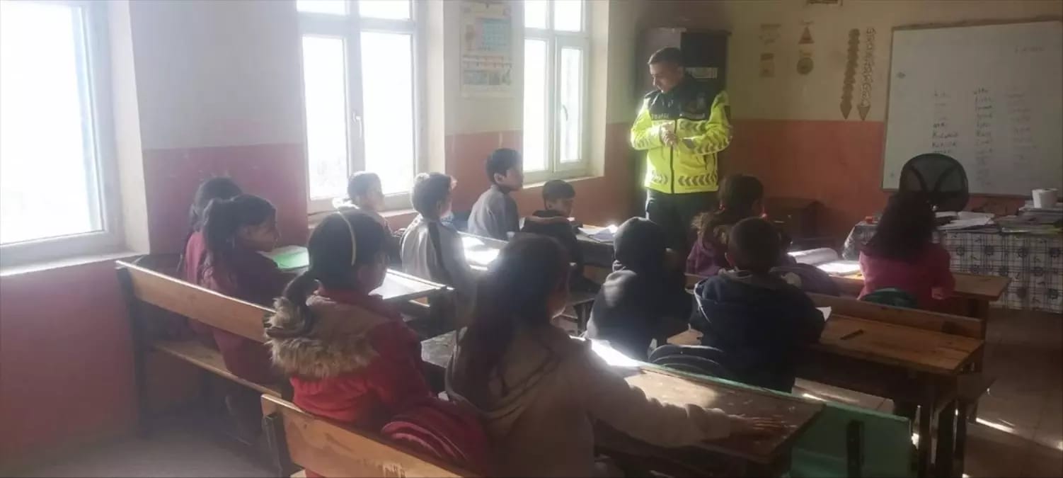 Van’da Jandarmadan Öğrencilere Trafik Eğitimi