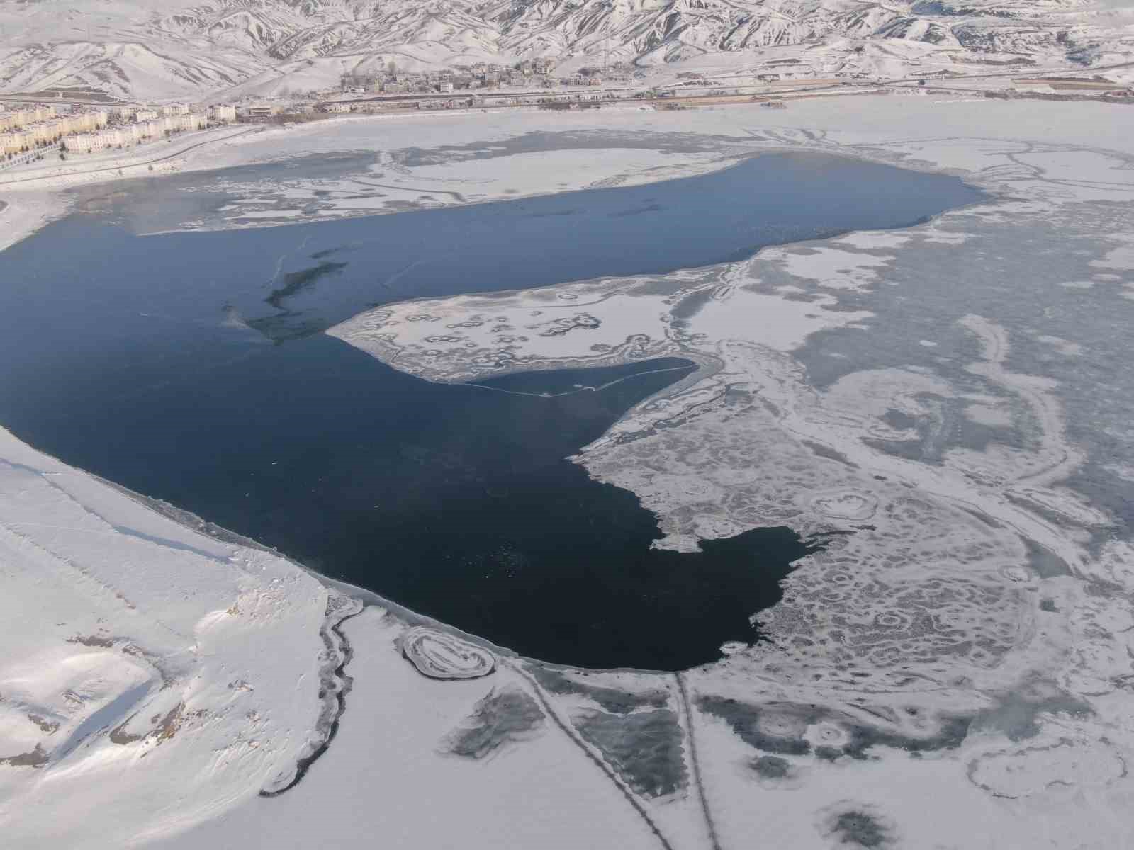 Van’da Sibirya Soğukları Etkili: Sıhke Göleti Tamamen Dondu
