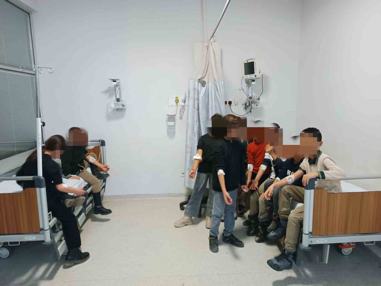 Van’da Yerli Malı Haftası Programında Gıda Zehirlenmesi Şüphesi: 23 Öğrenci Hastaneye Kaldırıldı