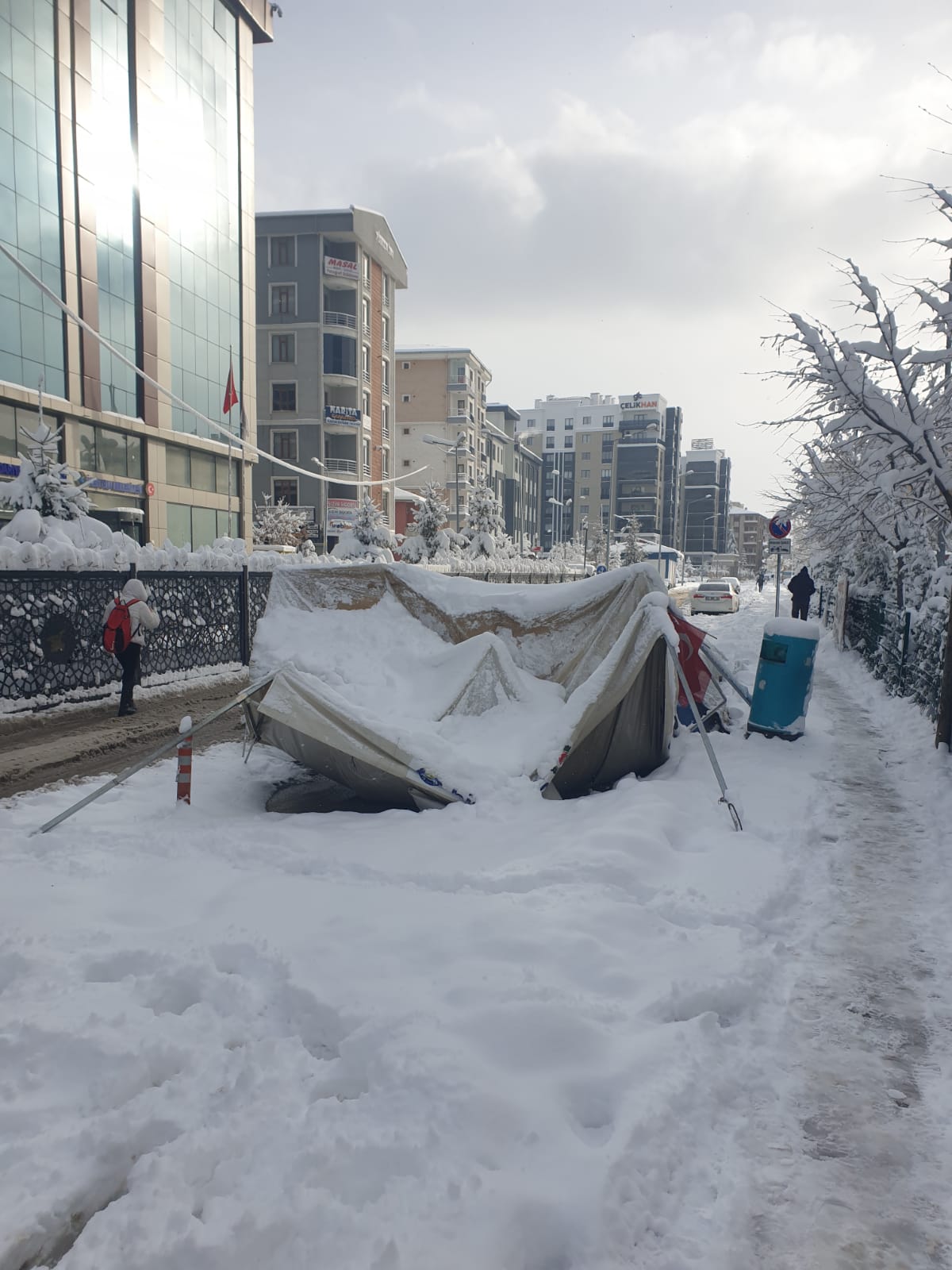 Van’da Yoğun Kar Yağışı İşçi Çadırını Devirdi: Direniş Kar Altında Kaldı