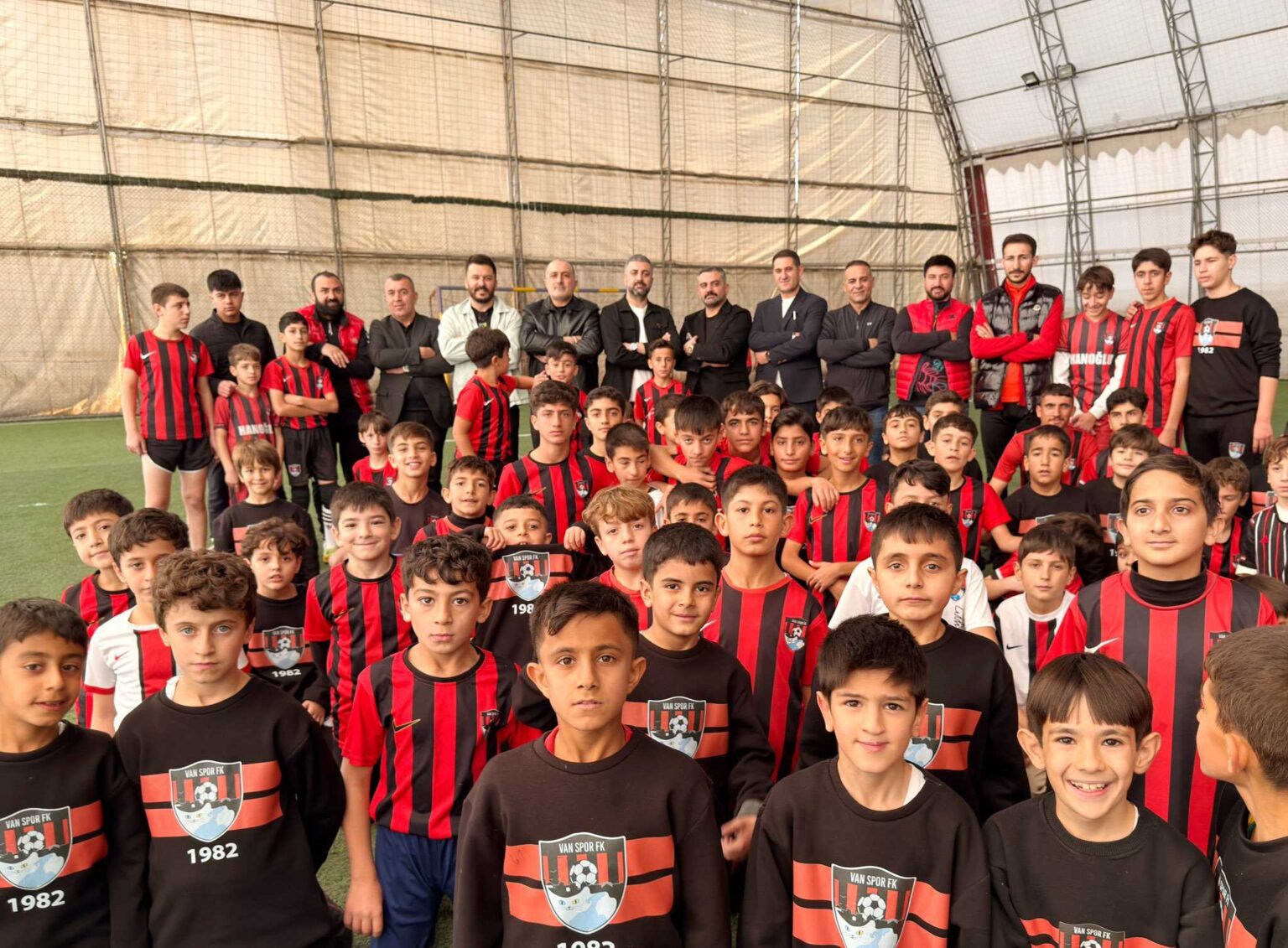 Vanspor Başkanı Temel: “Altyapıya Ağırlık Vereceğiz, Bölgenin Umudu Gençlerimiz”