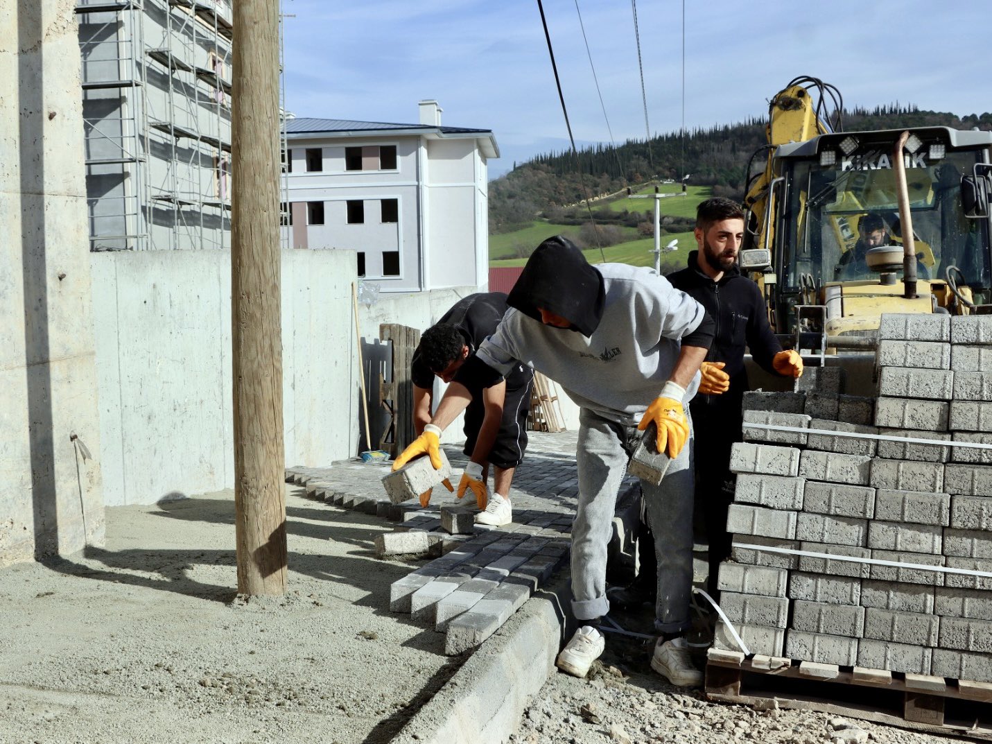 Yalova Akça Hatun Öğrenci Yurdu Yolu Yenileniyor