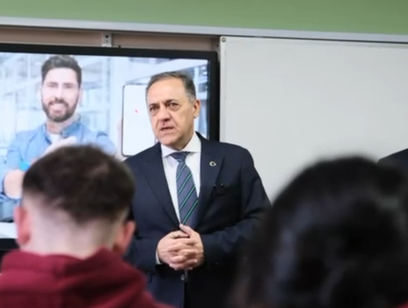 Yalova Valisi Dr. Ahmet Hadi Usta Termal Fen Lisesi’nde Öğrencilerle Buluştu