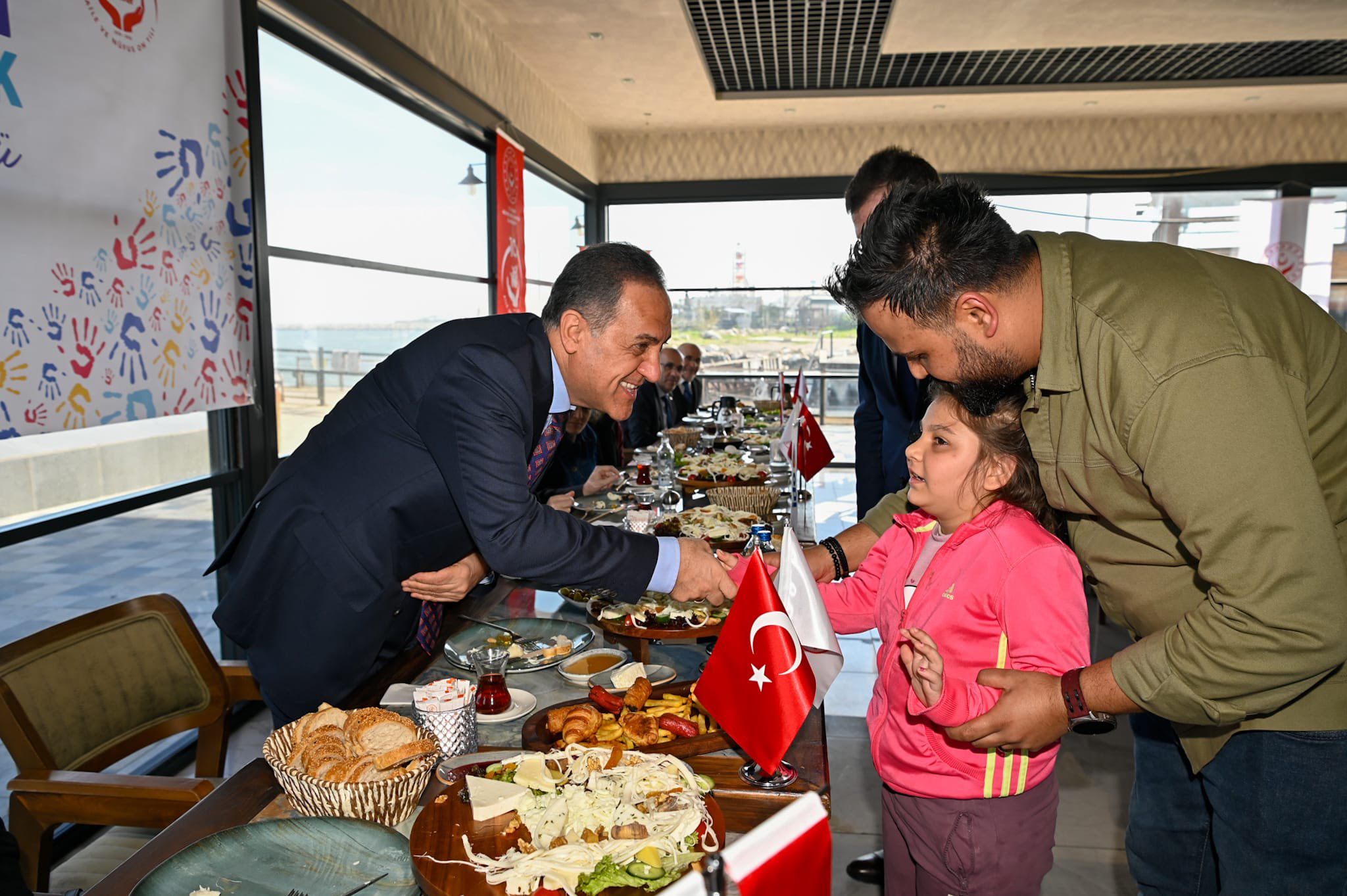 Yalova Valisi Usta Otizmli Bireylerle Buluştu