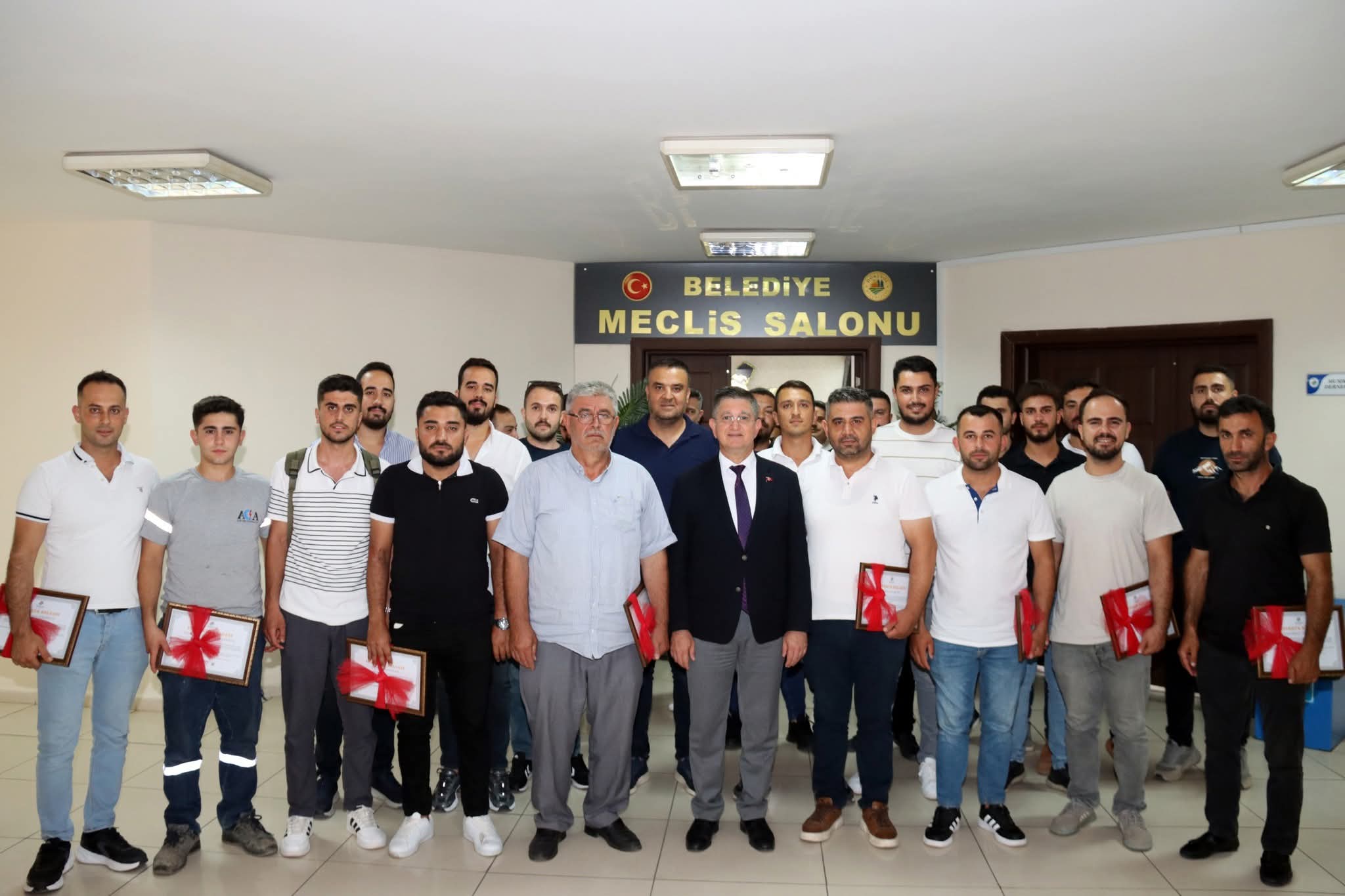Yangına Müdahale Gönüllülere Teşekkür Plaketi Verildi