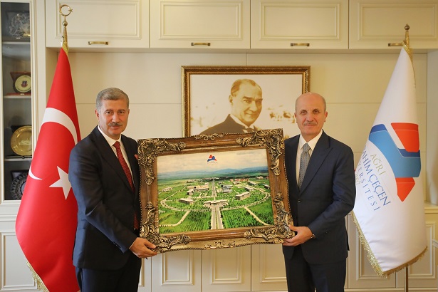 YÖK Başkanı Prof. Dr. Erol Özvar ve IC Holding Yönetim Kurulu Başkanı İbrahim Çeçen, Ağrı İbrahim Çeçen Üniversitesi’ni Ziyaret Etti