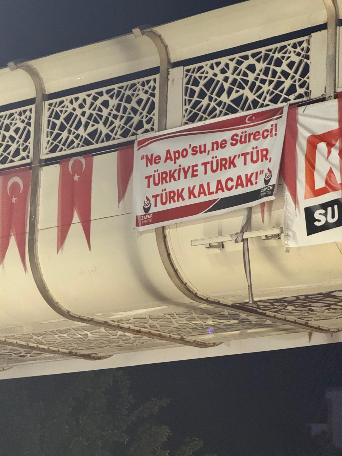 Zafer Partisi’nden Dikkat Çeken Pankart